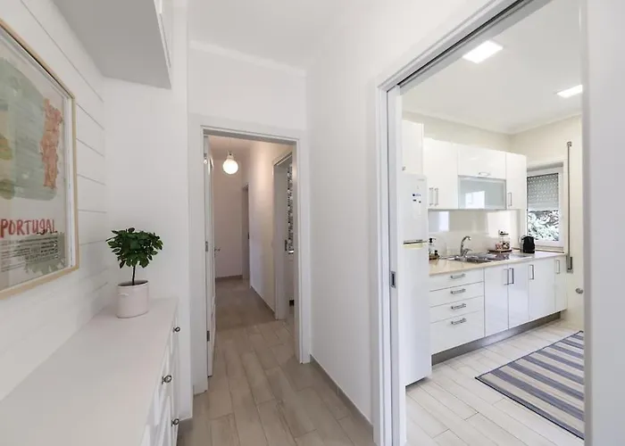 Апартаменты Close To Everything Bright Modern *
