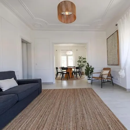 Close To Everything Bright Modern Назаре