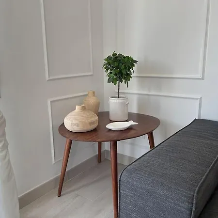 Close To Everything Bright Modern Apartament