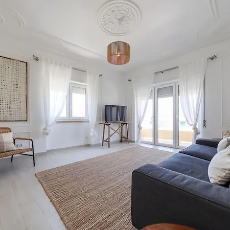 Close To Everything Bright Modern Apartament