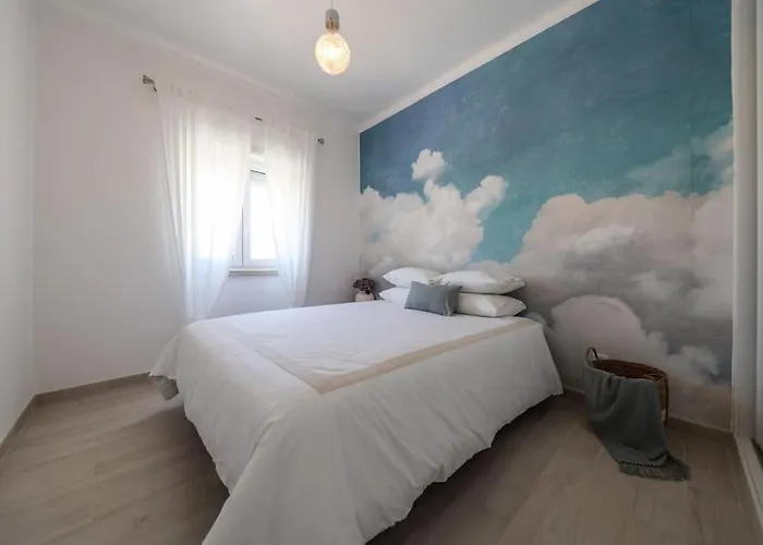 Close To Everything Bright Modern Lejlighed *