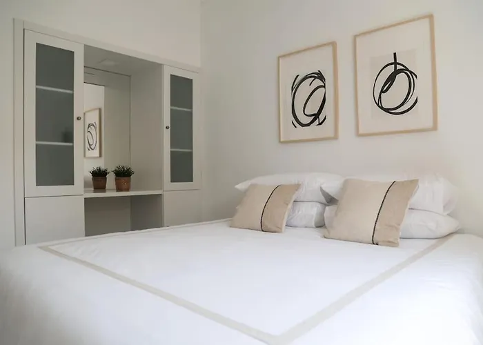 Close To Everything Bright Modern * Nazaré